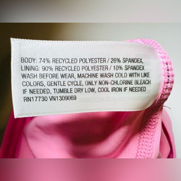 All In Motion Berry Pink Bubblegum Crop Tank Built in Bra Girl's SMALL (6-7) NWT - Picture 8 of 10